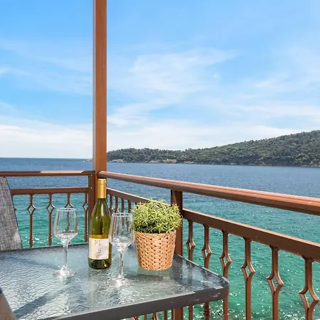 לינה וארוחת בוקר Faros View