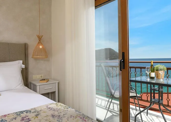 Oda ve Kahvaltı Faros View 4*